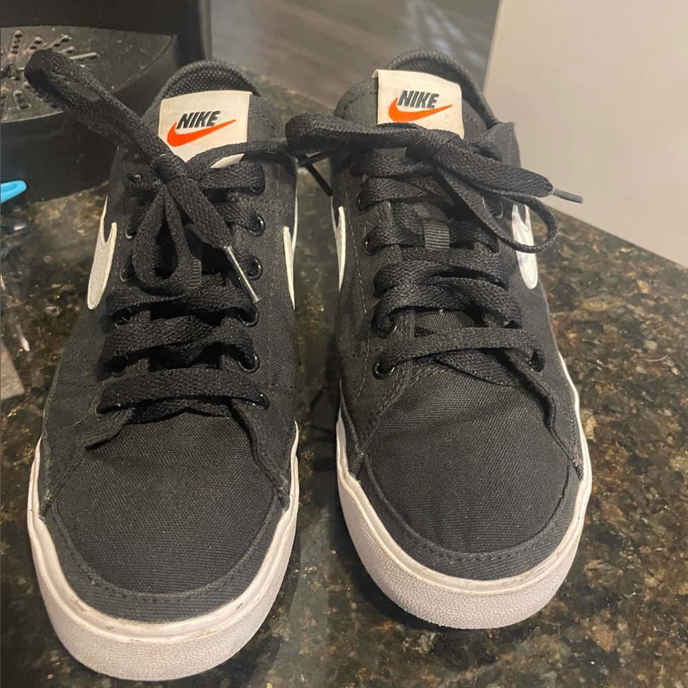 Women’s Black Nike Shoes